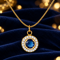 Ketting met ronde hanger met saffierblauwe steen