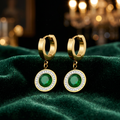 Oorbellen met groene steen