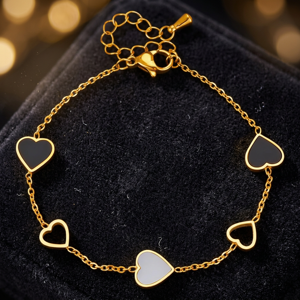 Armband met verschillende hartjes