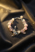 Leuke armband met bedels in roze
