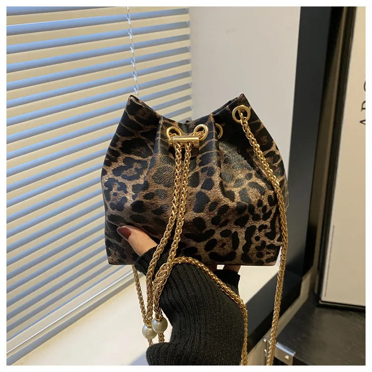 Bucket bag luipaard