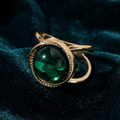 Sjaalring goudkleur met groene steen